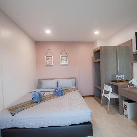 The Moon Night Hotel Bangkok Buitenkant foto