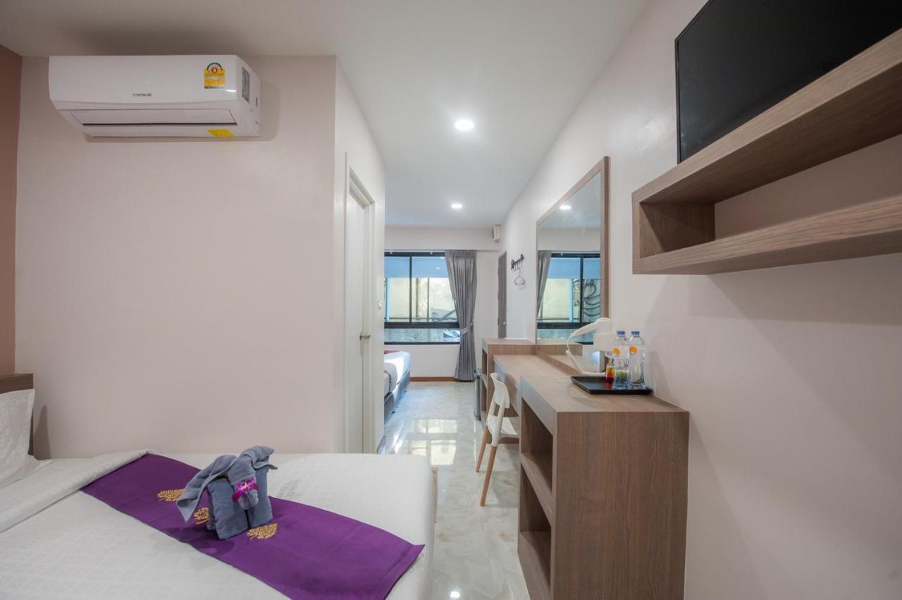 The Moon Night Hotel Bangkok Buitenkant foto