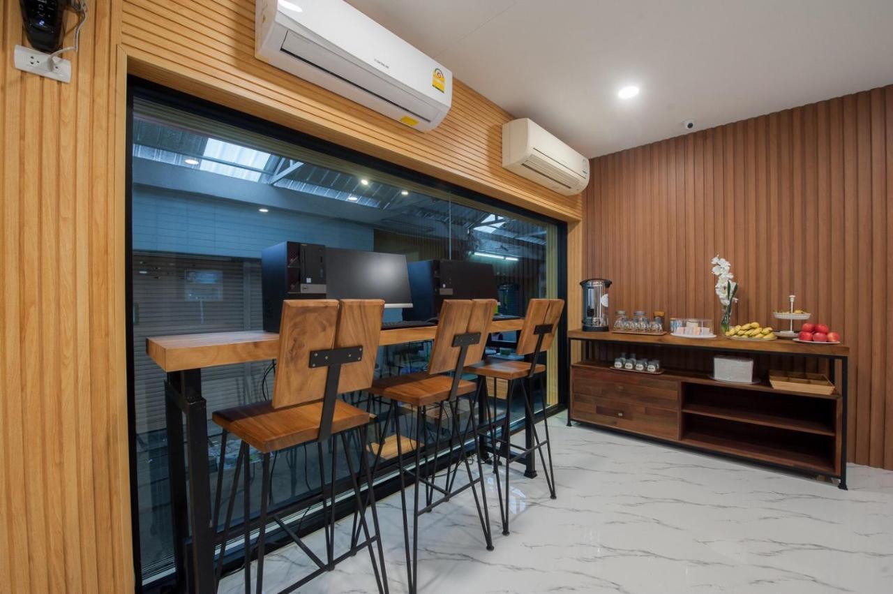 The Moon Night Hotel Bangkok Buitenkant foto
